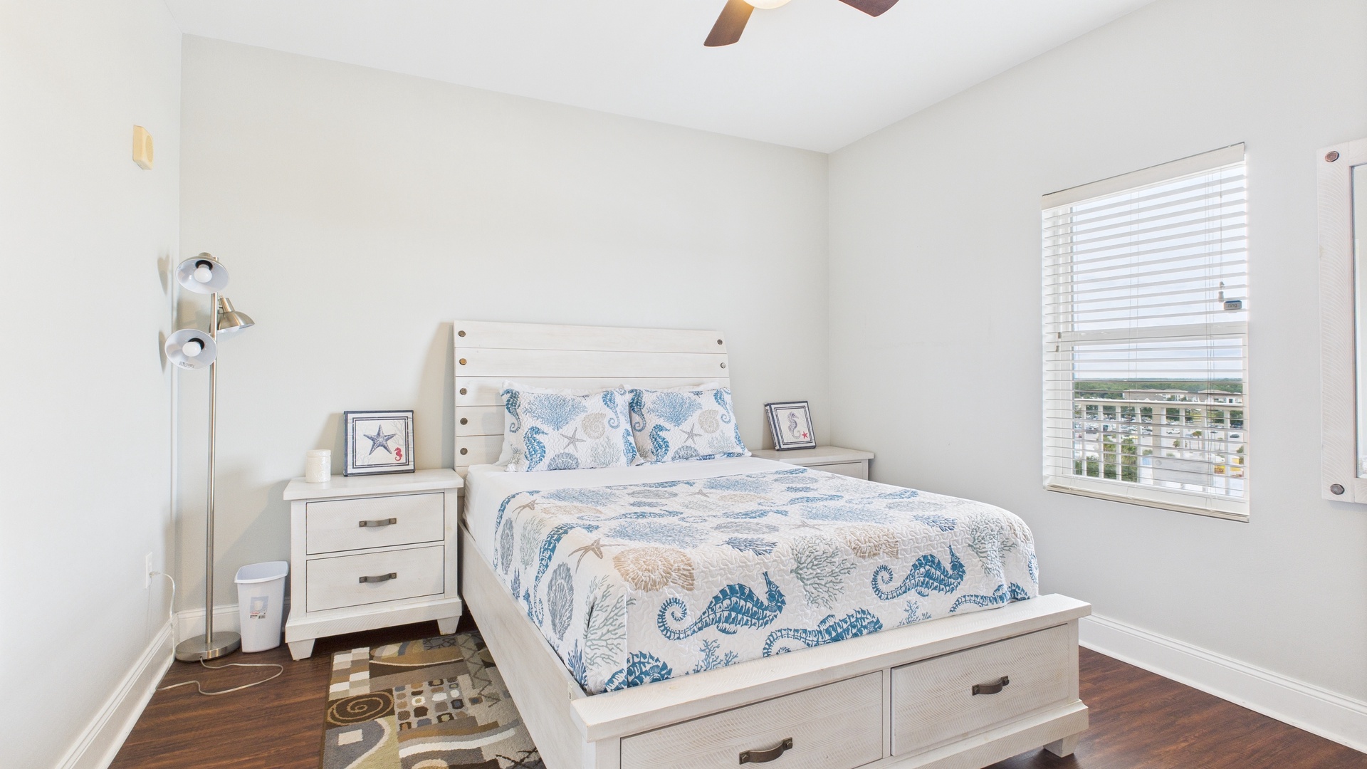 3rd bedroom with queen bed (sleeps 2)