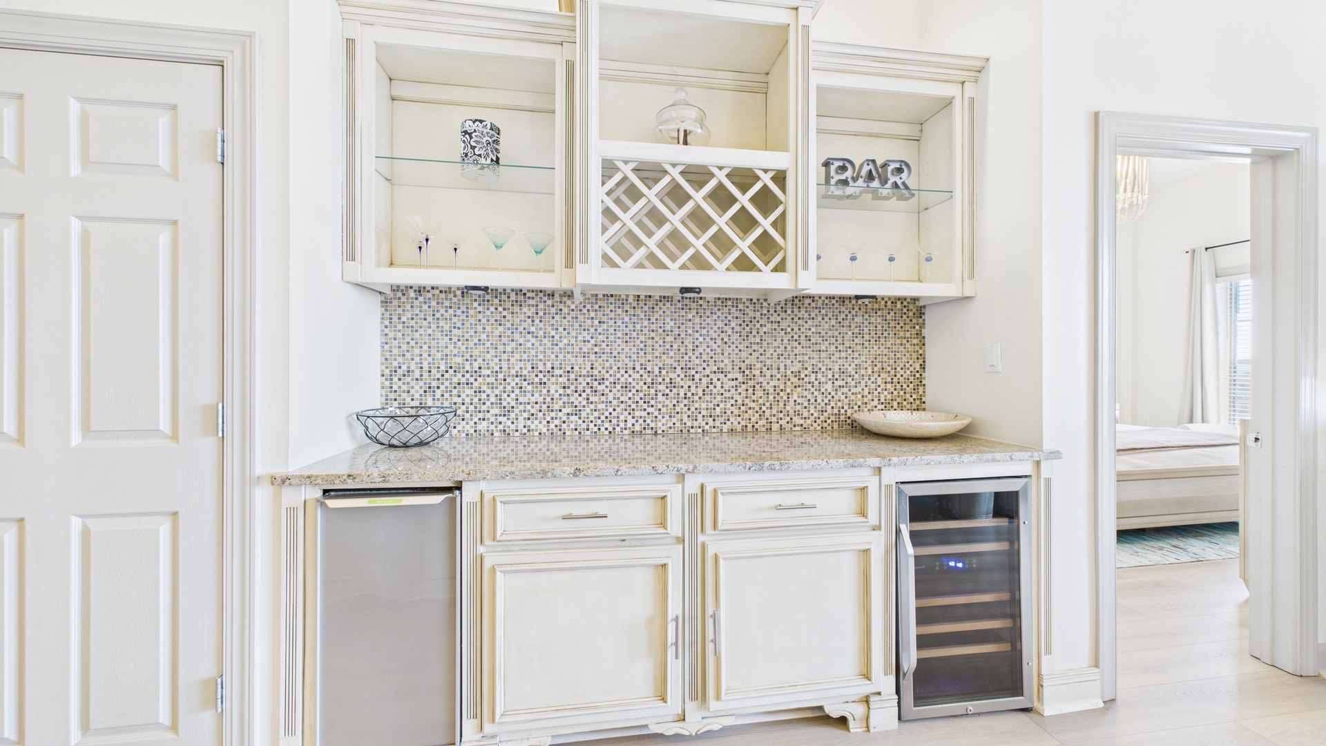 Bar area with wine cooler and storage