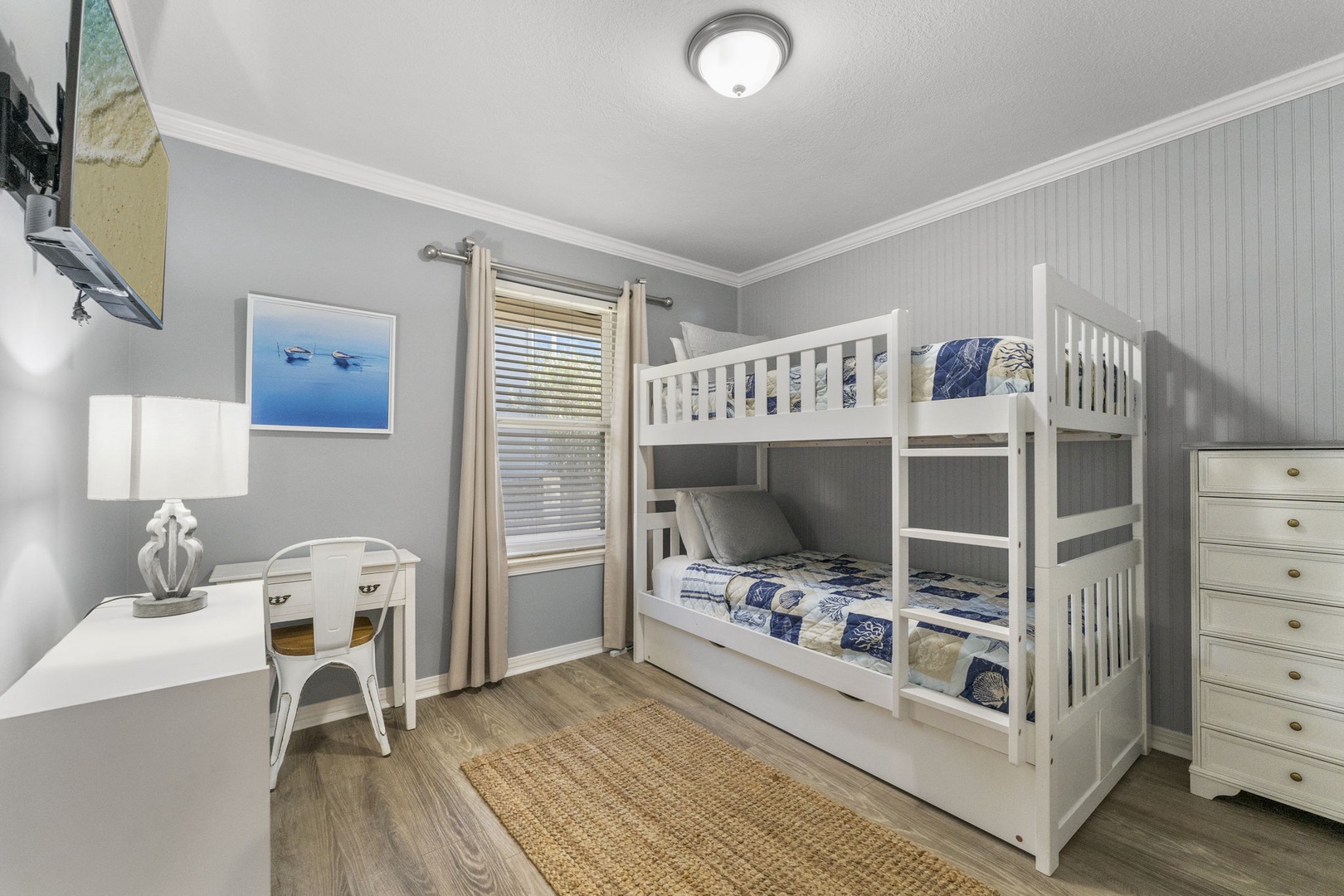 Twin bunk bedroom