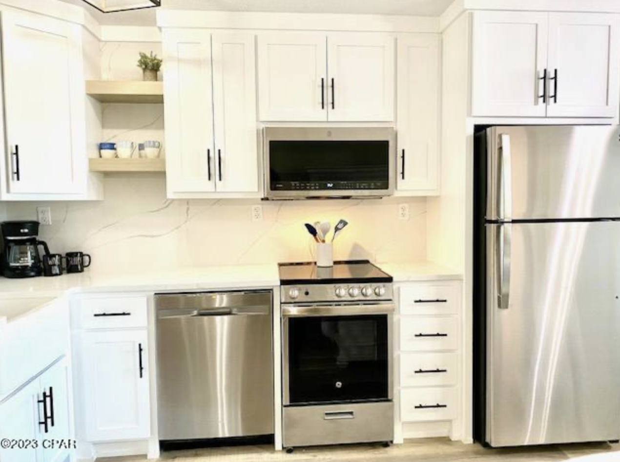 Full kitchen