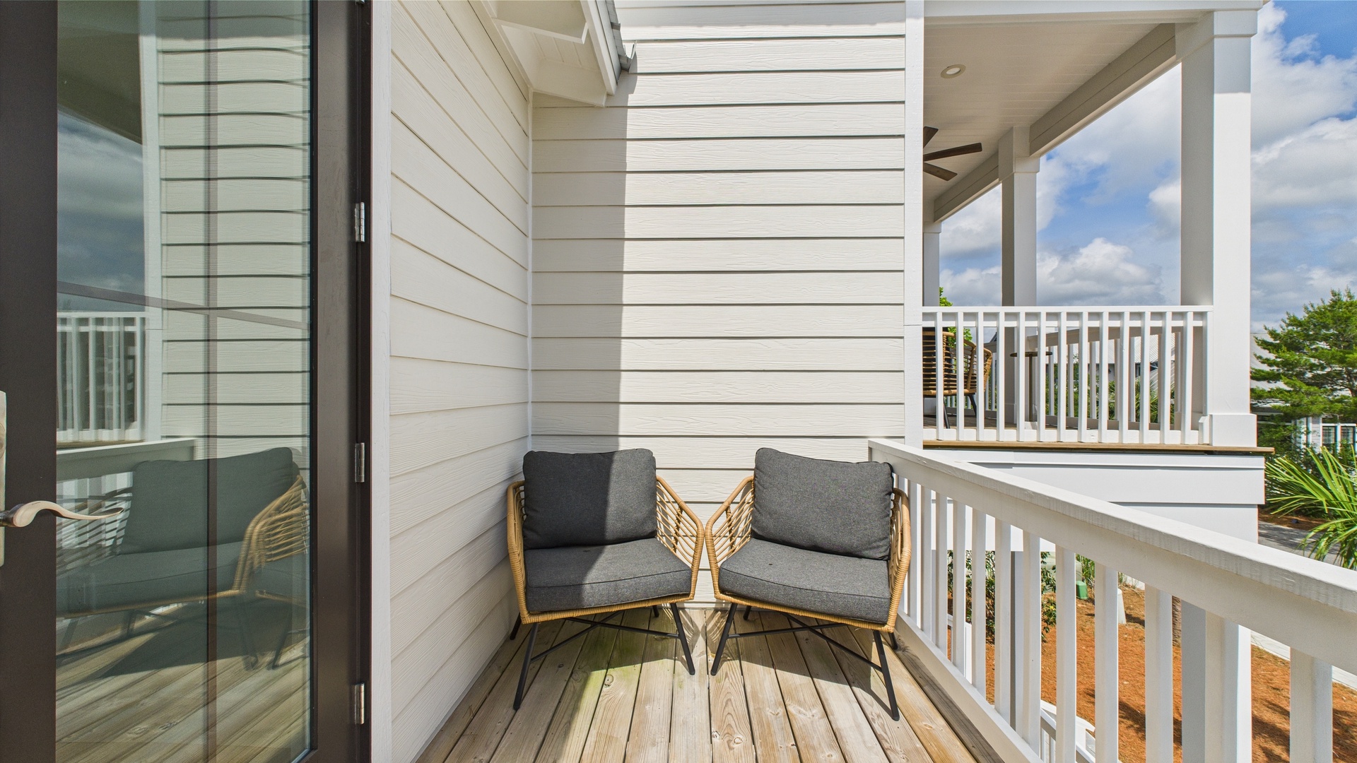In Law suite above the garage-Balcony