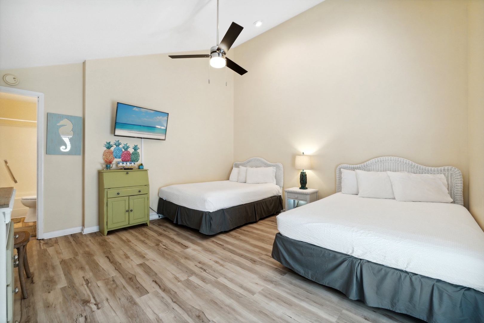 Loft with 2 queen sized beds
