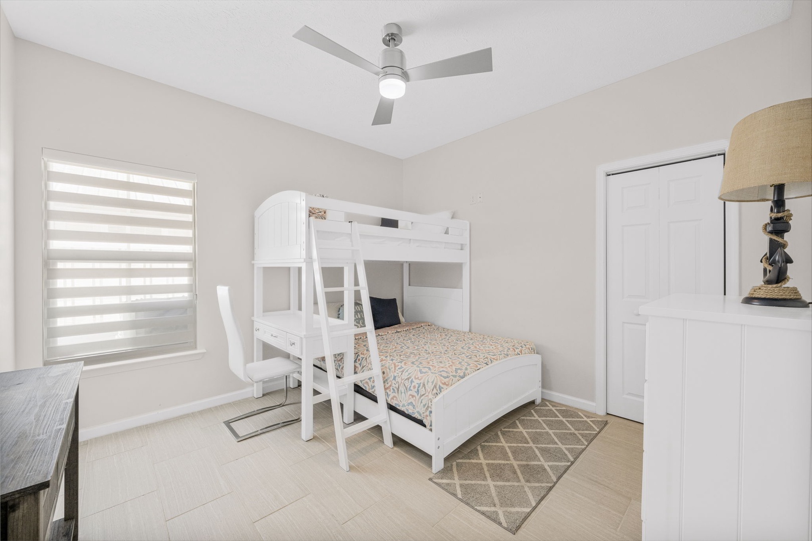 Guest bedroom with bunk-beds