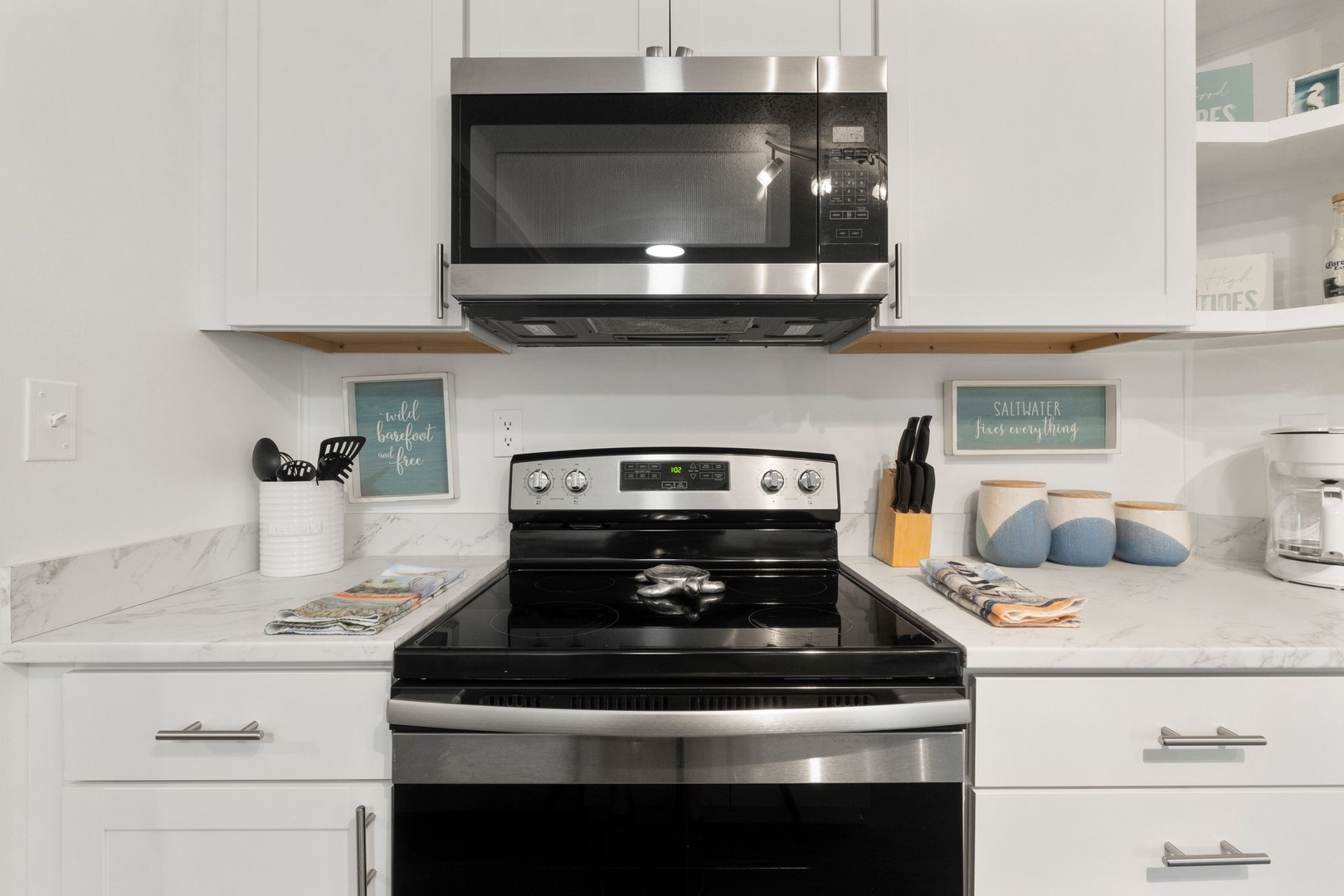 Fully applianced kitchen