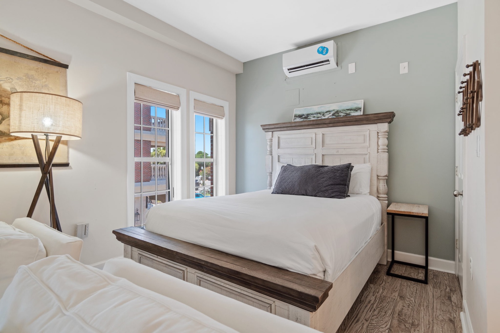 Queen size bed