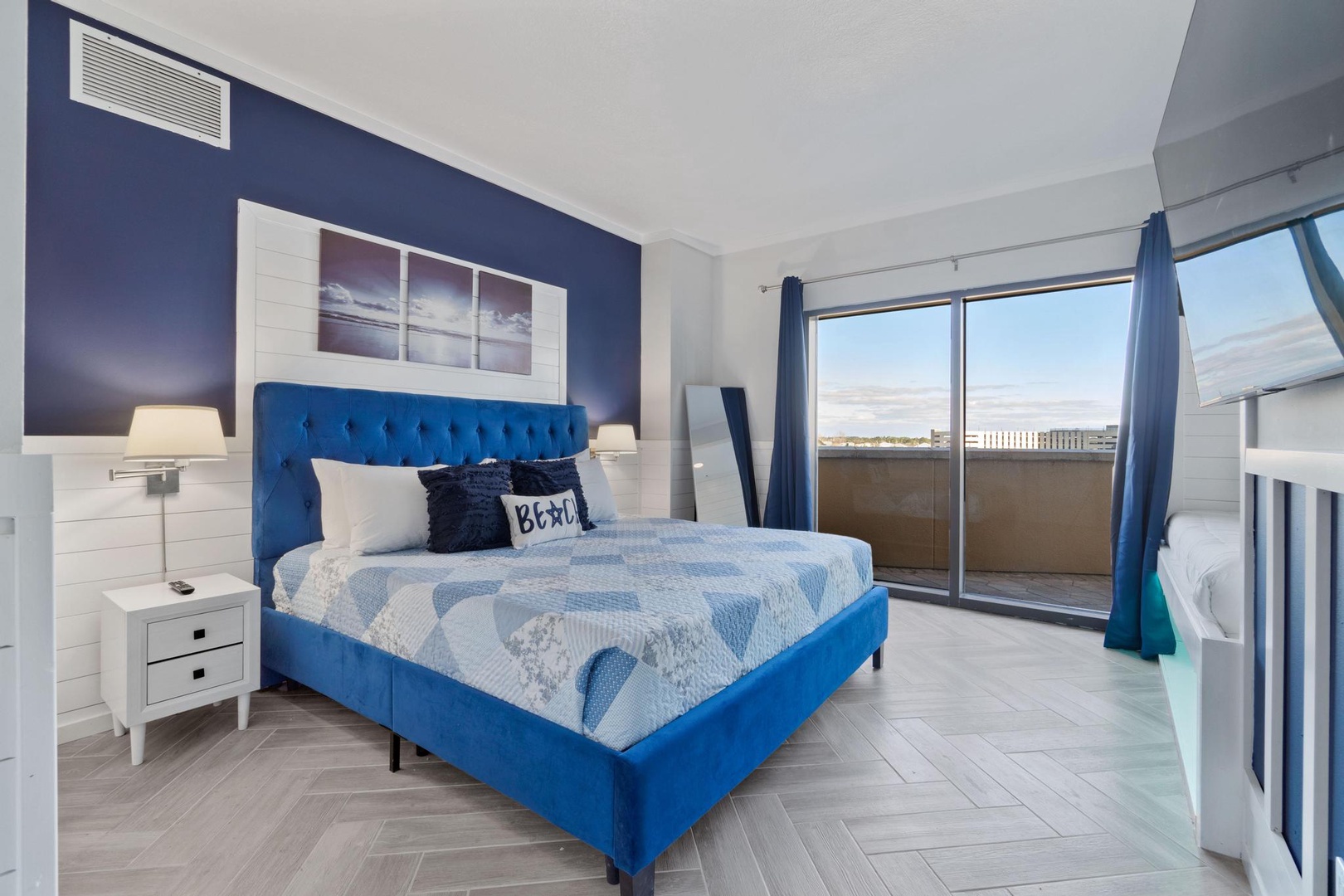 Master bedroom with king size bed and a twin bed-Sleeps 3