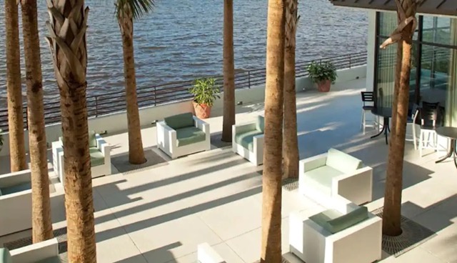 Patio Bay Medium
