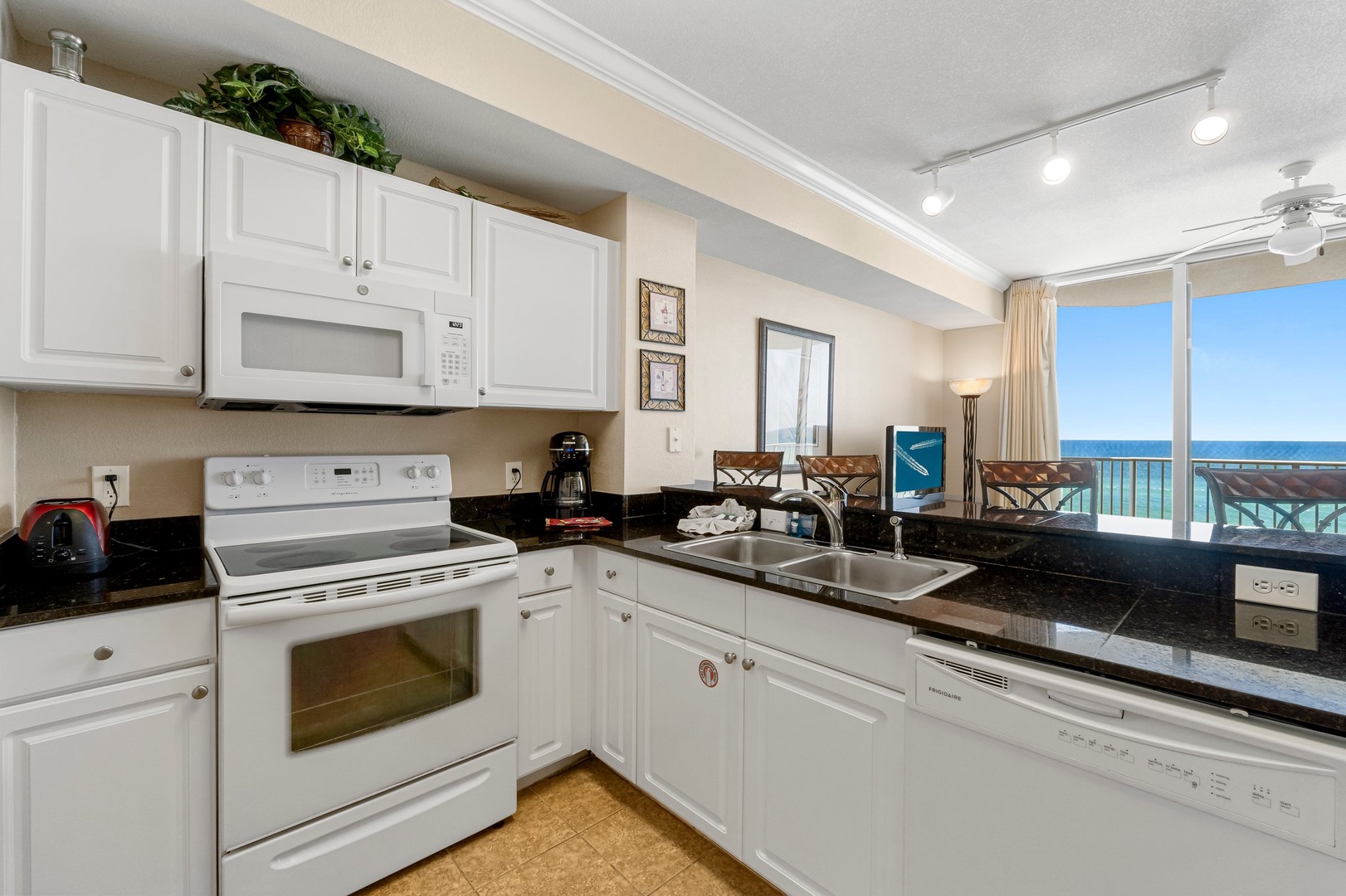 Full kitchen