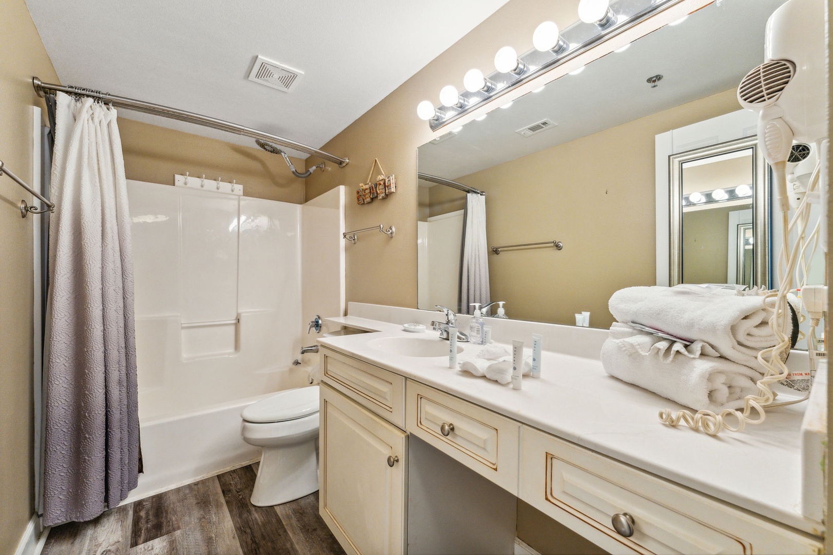 Master bathroom with shower/tub combo