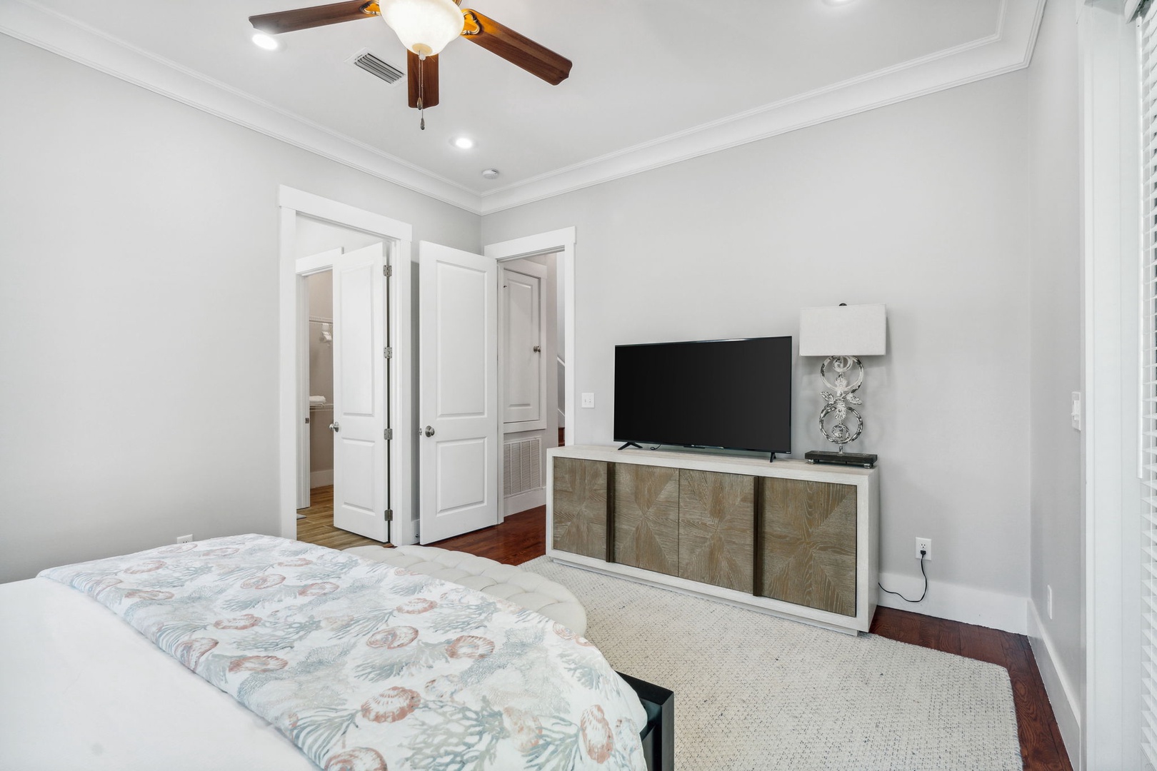 Primary Bedroom-with a king bed