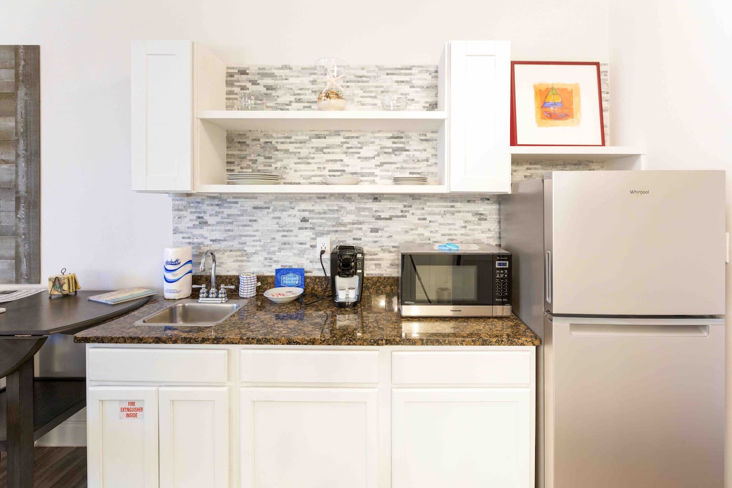 Kitchenette with full size refrigerator