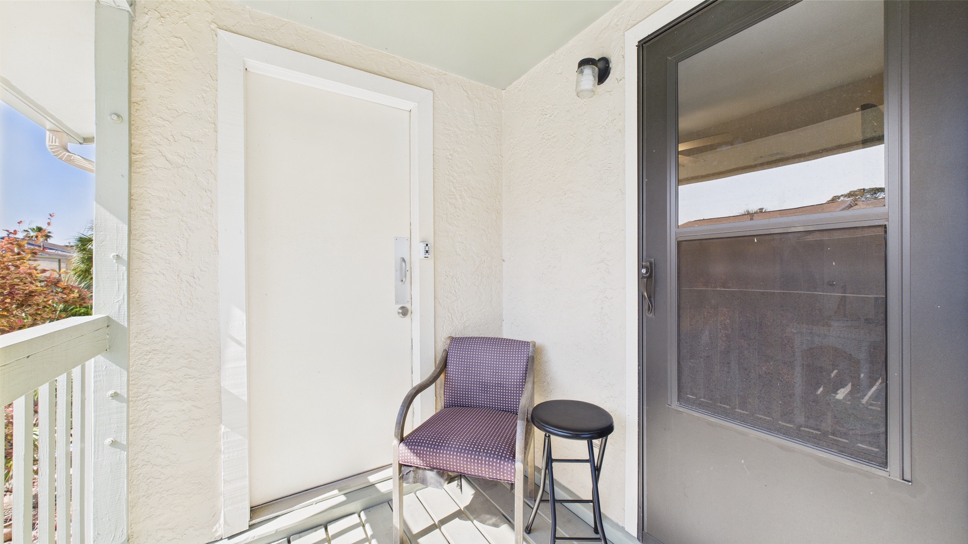 Balcony with seating