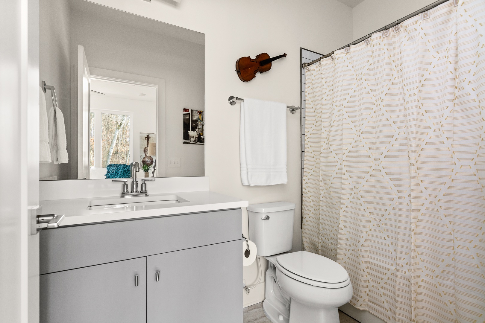 Bathroom on the 3rd floor with shower and tub