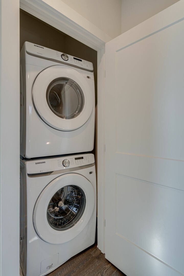 5627 - In unit washer and dryer