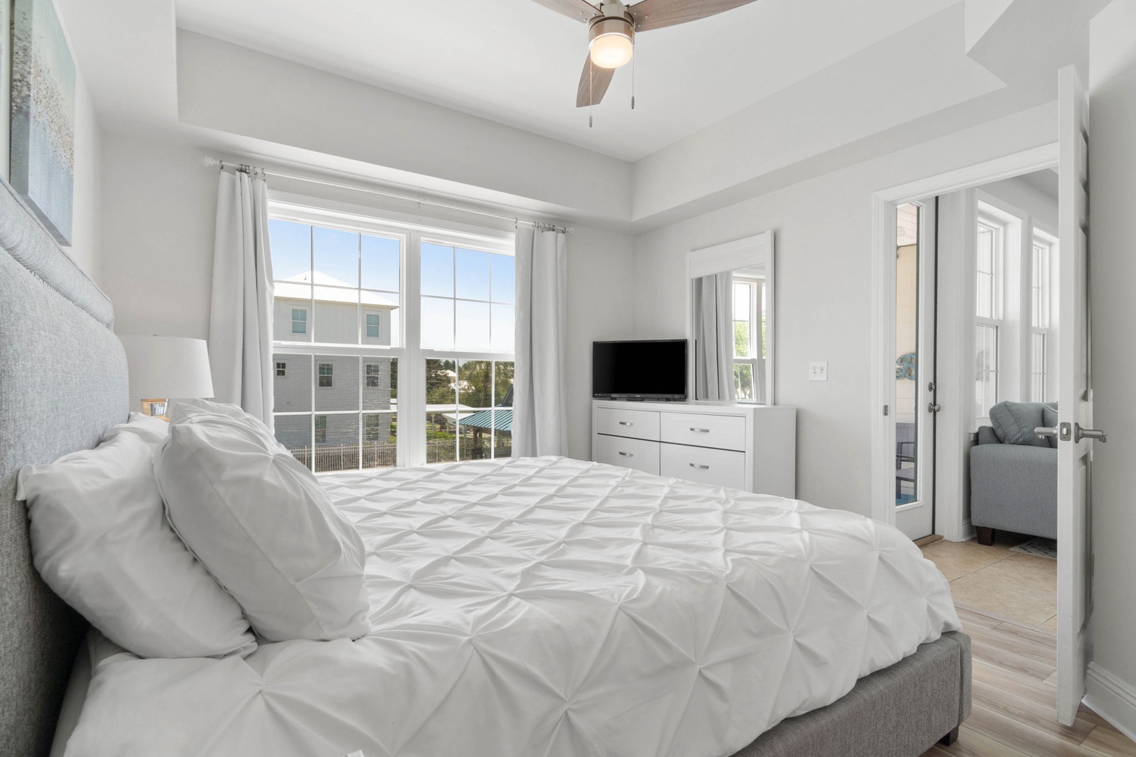 Ensuite king bedroom