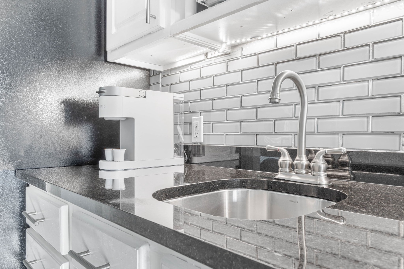 Kitchenette area with full size refrigerator