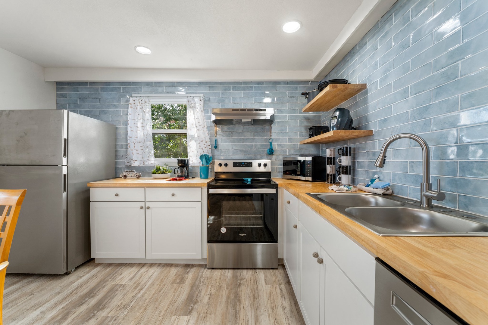 Fully applianced kitchen