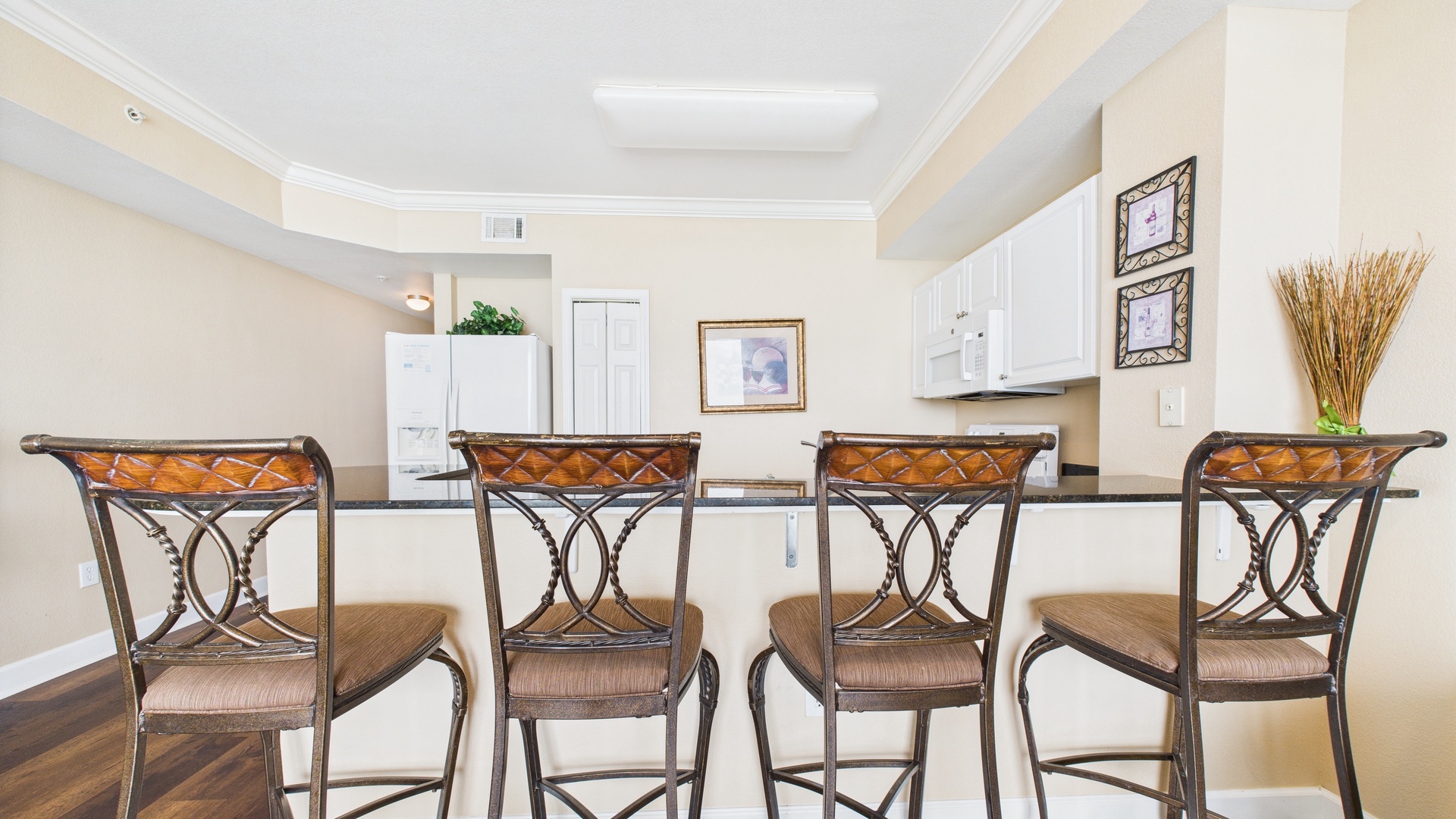 Kitchen breakfast bar