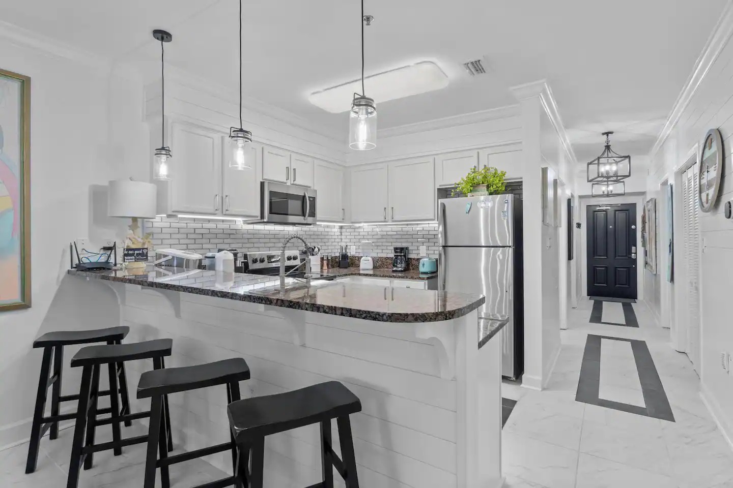 Breakfast bar with seating for 4