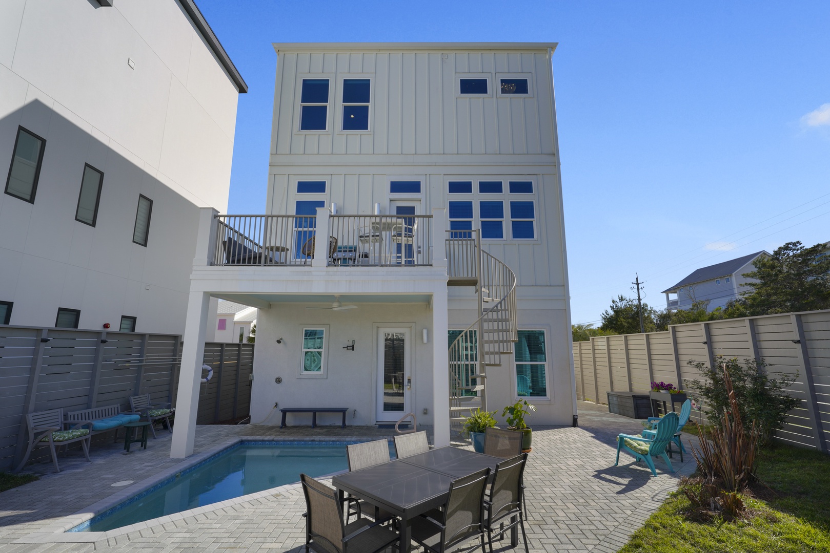 Backyard/rear view of home