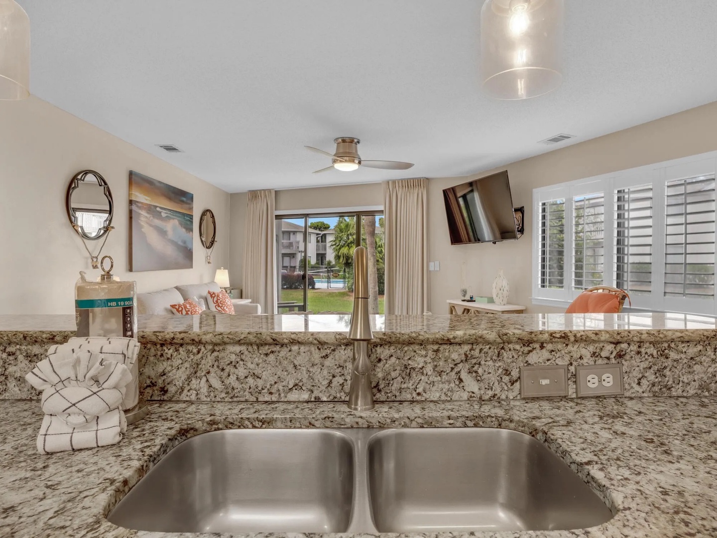 Full kitchen with dining area, fully equipped with cooking essentials. Features a breakfast bar with seating for 4.