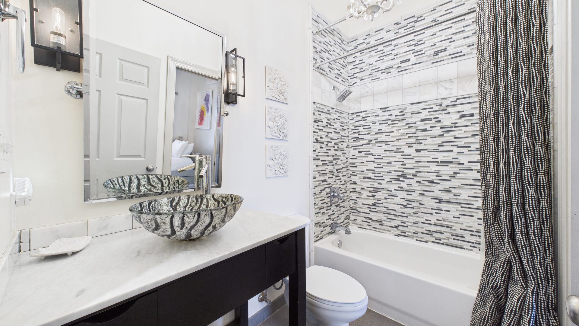 Guest bathroom with shower and tub combo