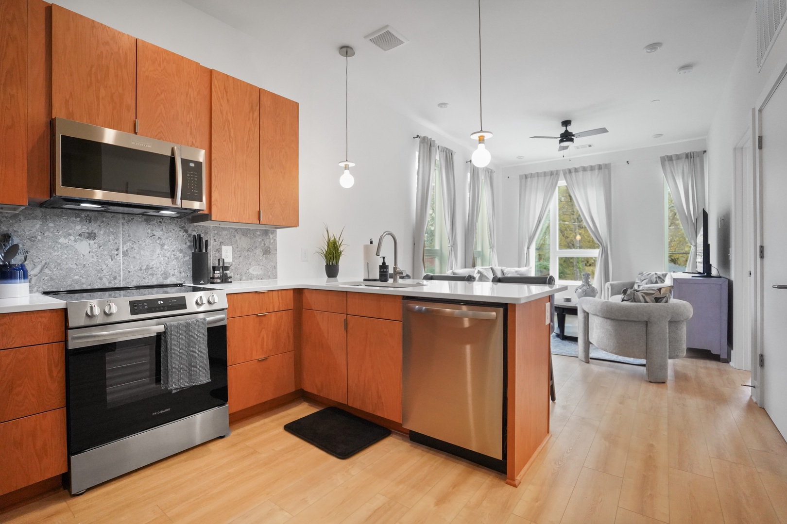 Kitchen with diswasher/stove/microwave