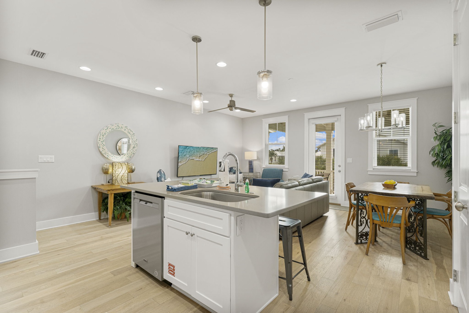Kitchen island/breakfast bar