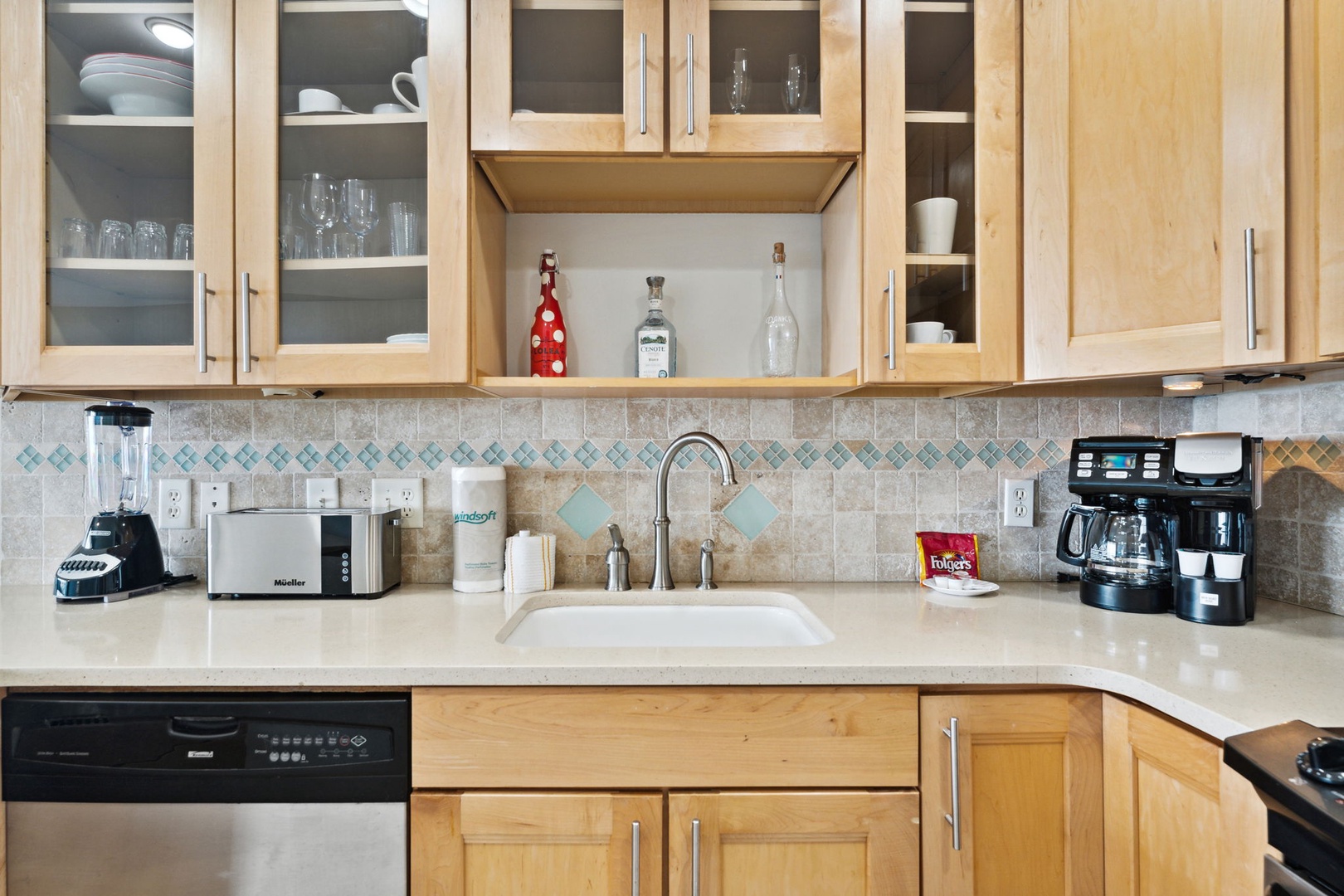 Full kitchen