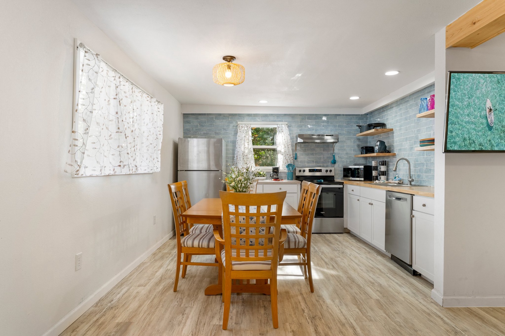 Dinning & kitchen area