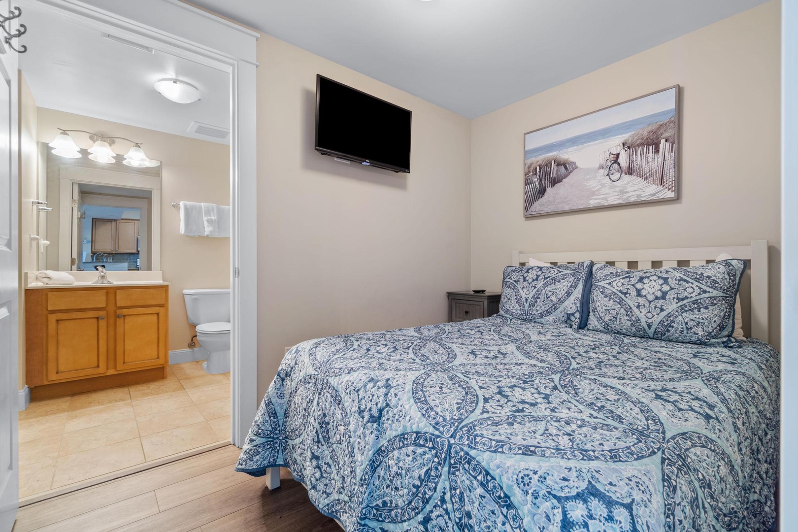 Guest Bedroom with a double bed