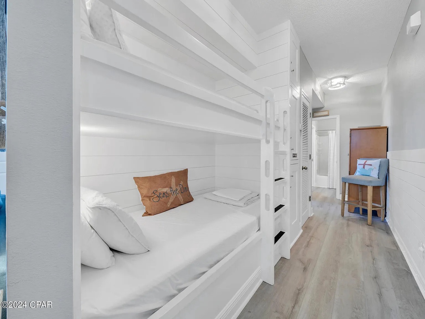 Bunk space in hallway (sleeps 2)