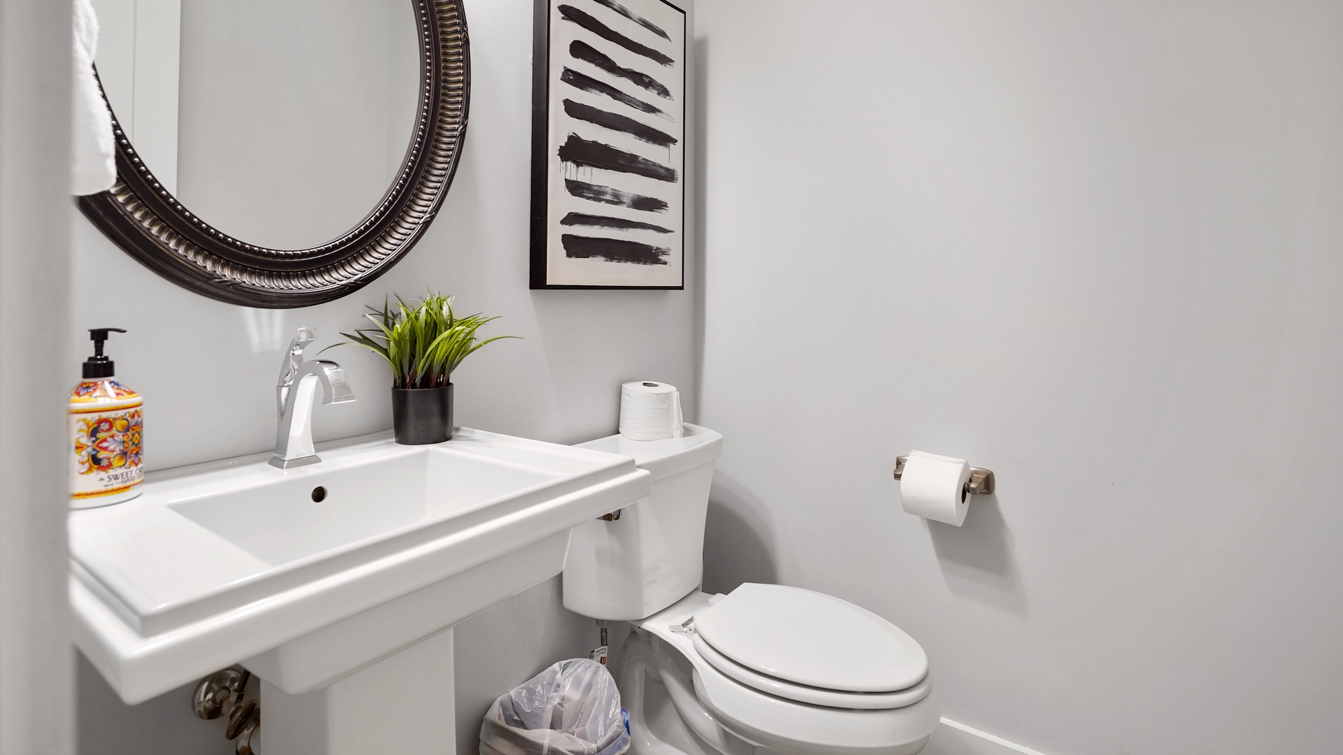 (2nd level) Half bathroom