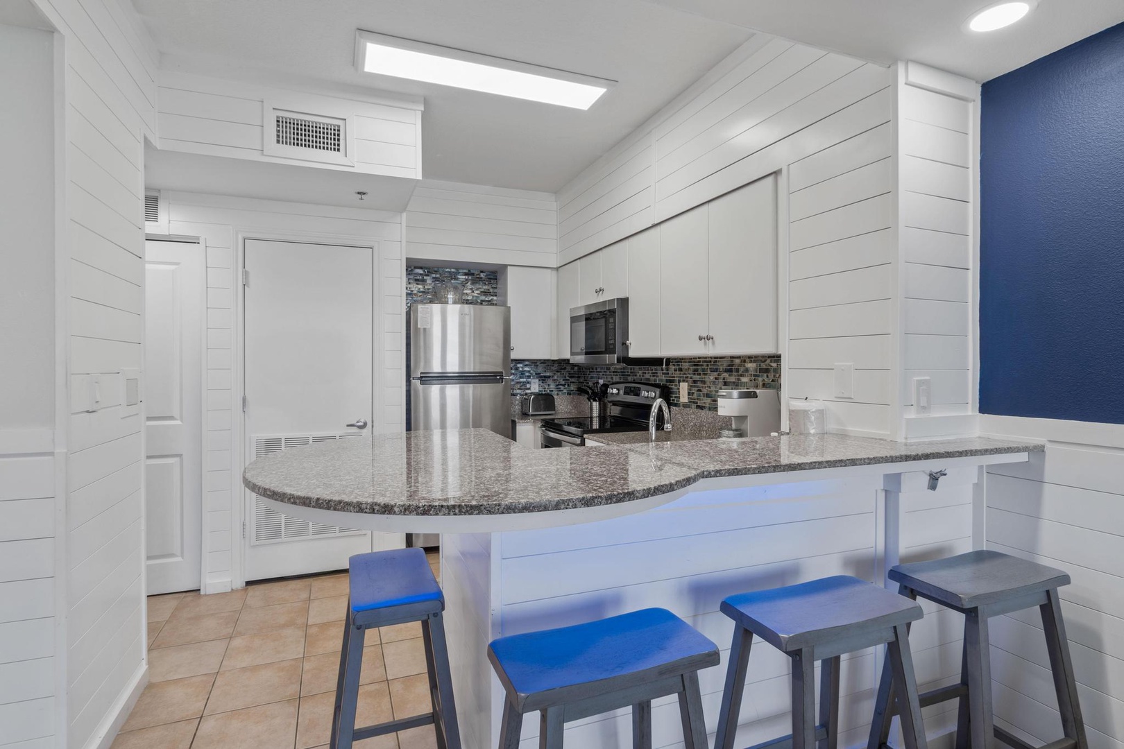 Kitchen area with bat seating