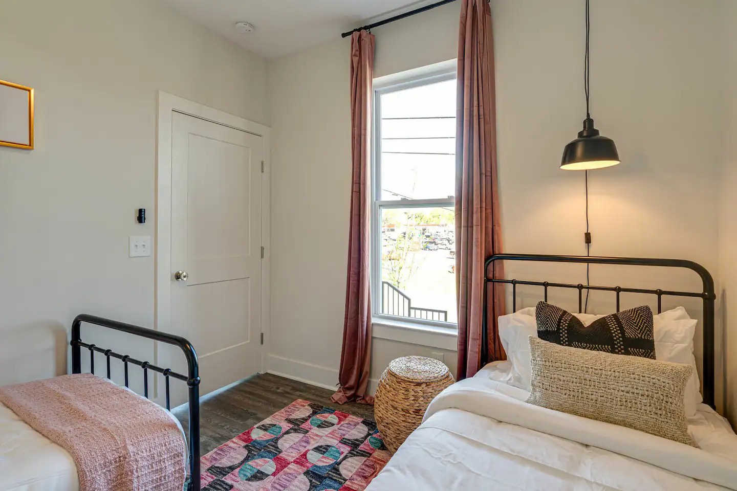 5629 - 3rd bedroom with 2 twin beds.