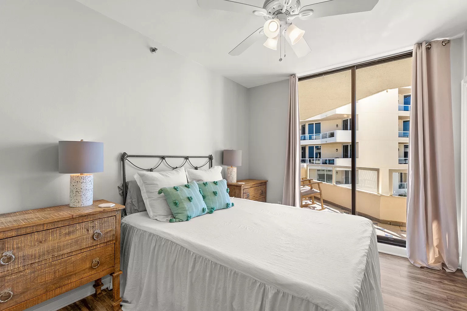 2nd bedroom with queen bed and access to balcony (sleeps 2)
