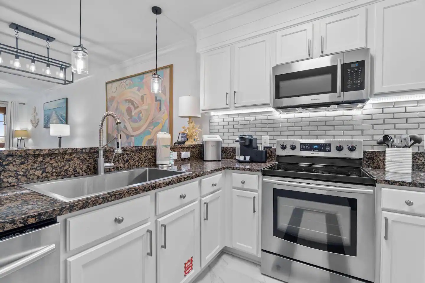 Full kitchen with modern appliances and all the cooking essentials