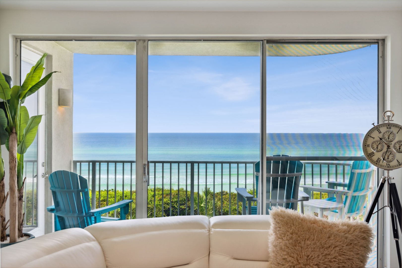 Living room & balcony access