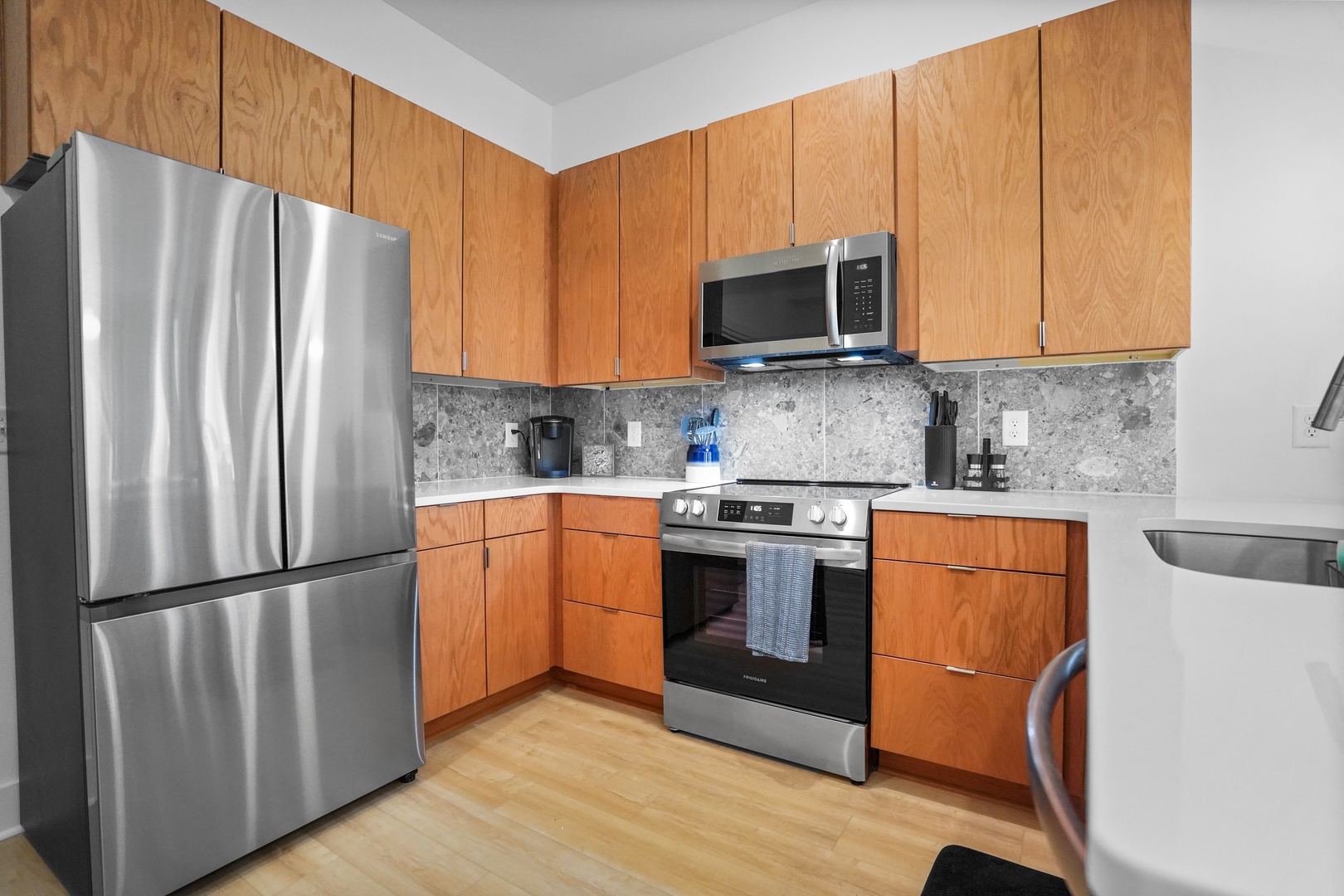 Kitchen with diswasher/stove/microwave