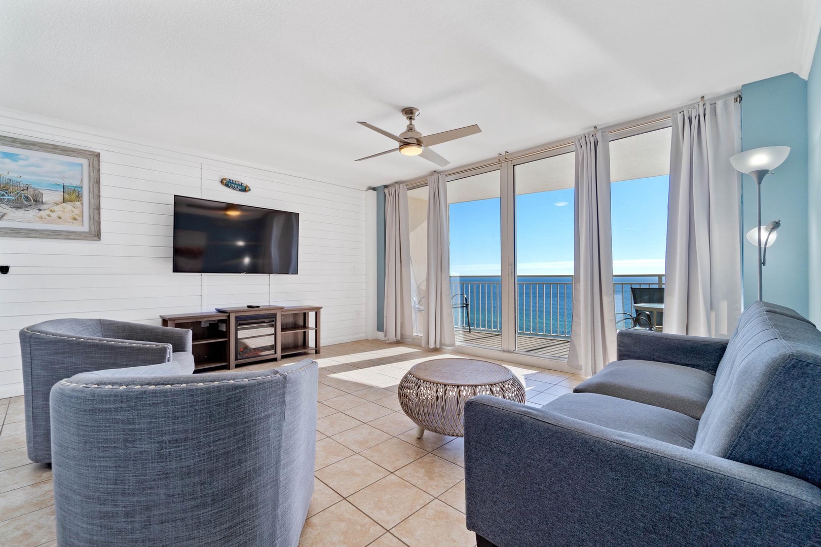 Living room area with Gulf view