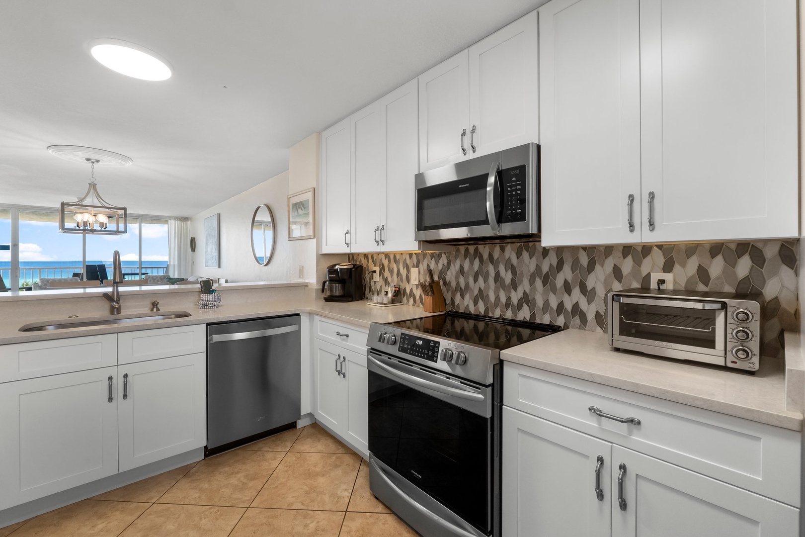 Full kitchen