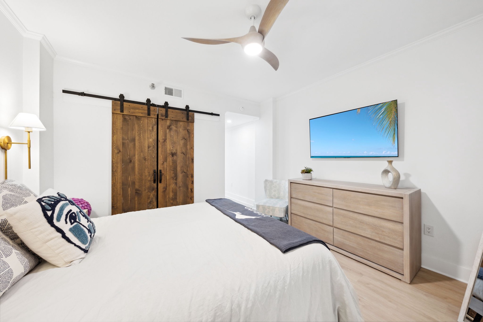 Queen guest bedroom