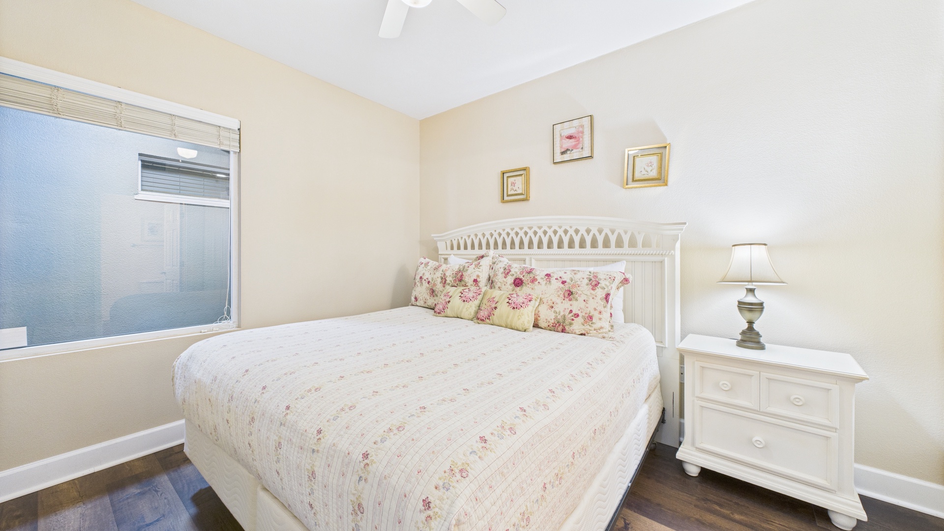Master bedroom with king bed and ensuite bathroom (sleeps 2)
