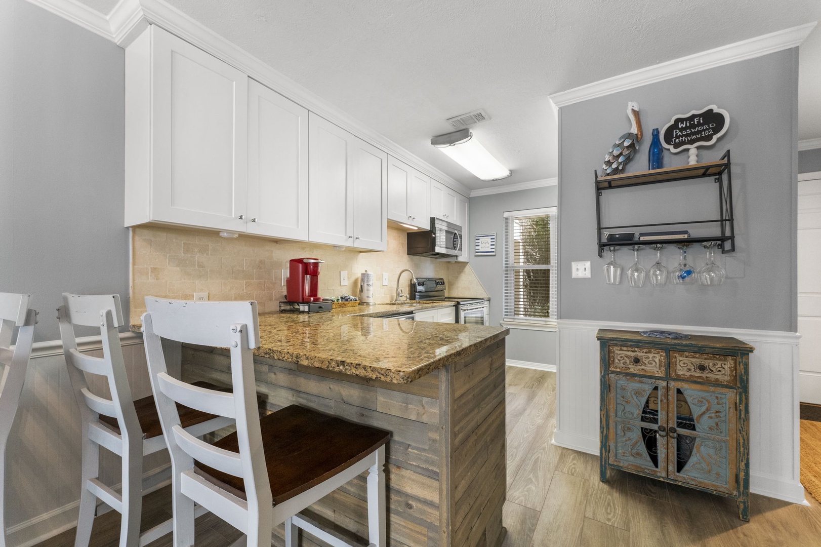 Full kitchen