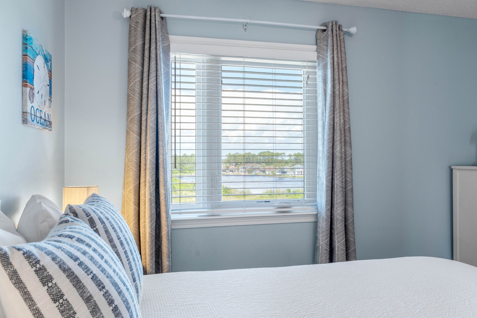 Guest bedroom with queen bed