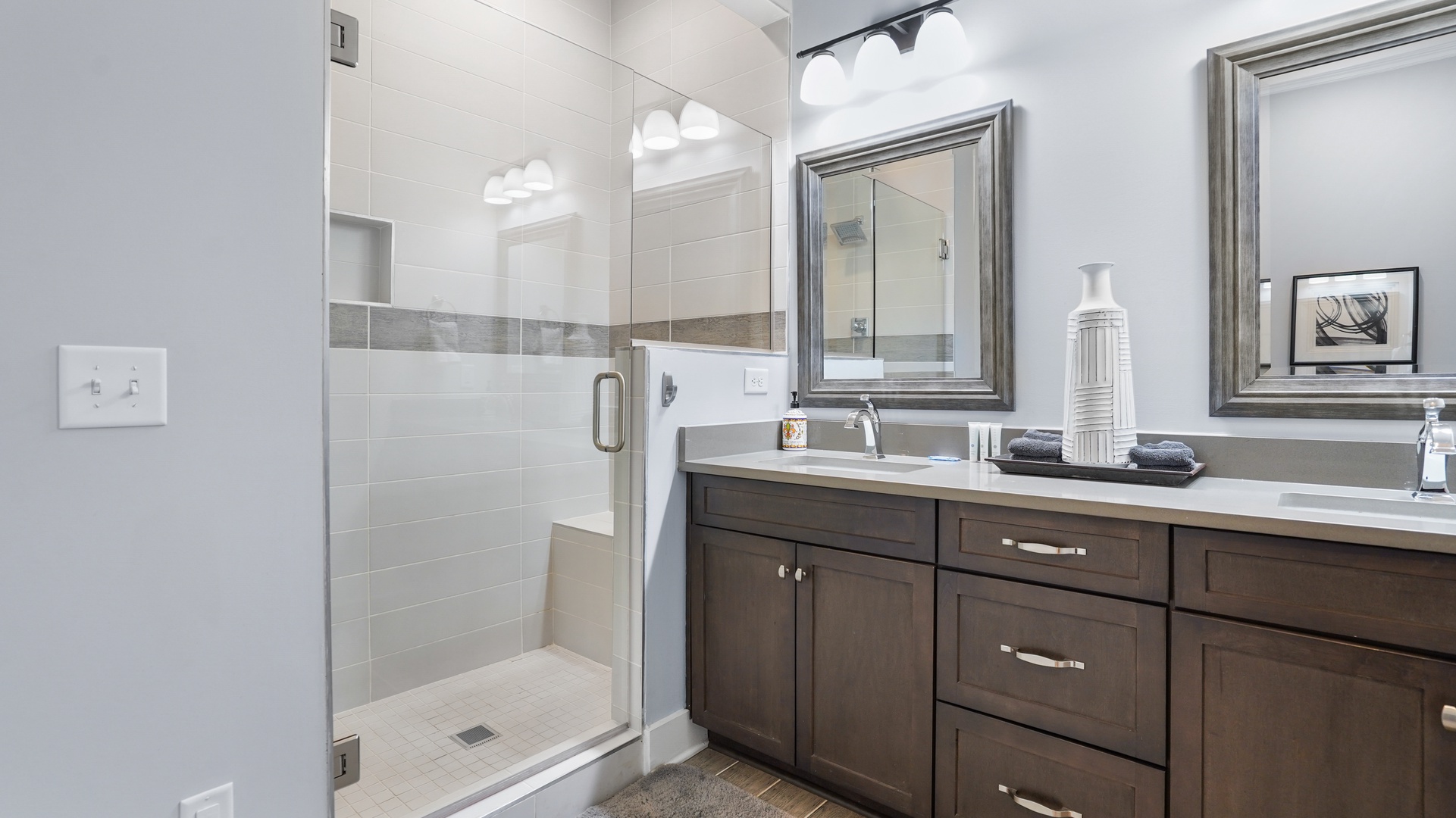 (3rd level) Master bathroom