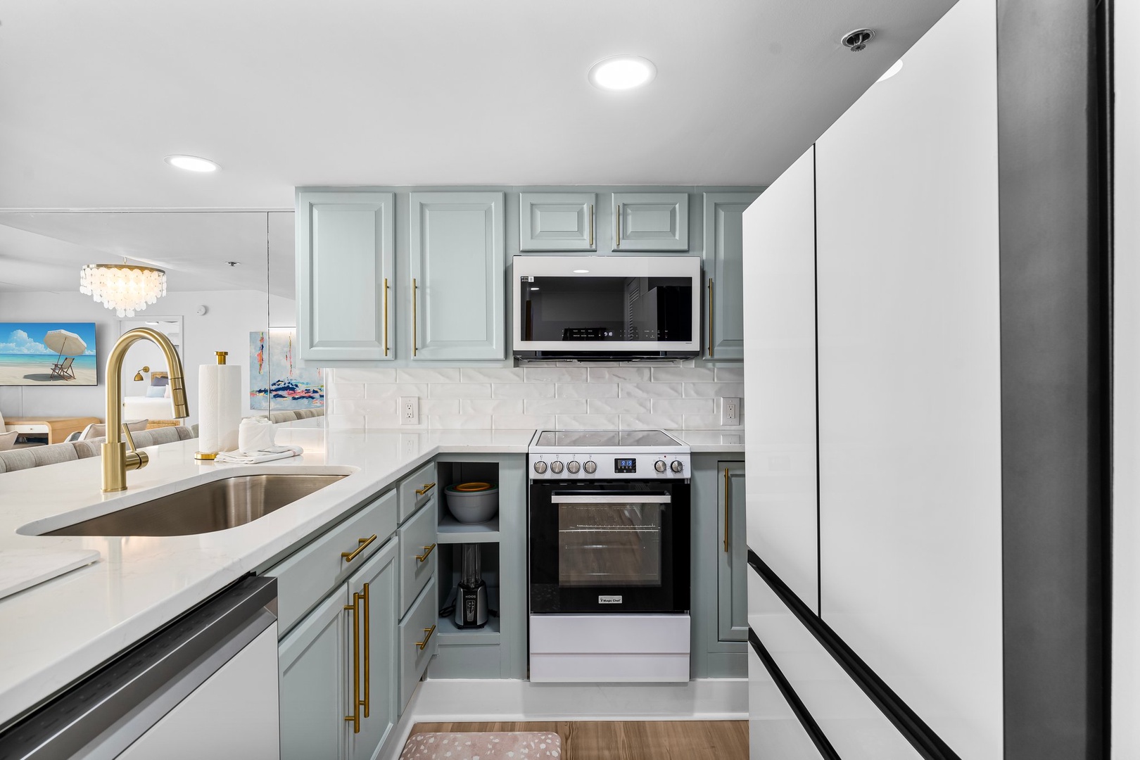 Full kitchen