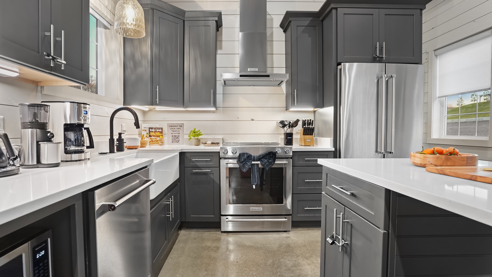 Full kitchen