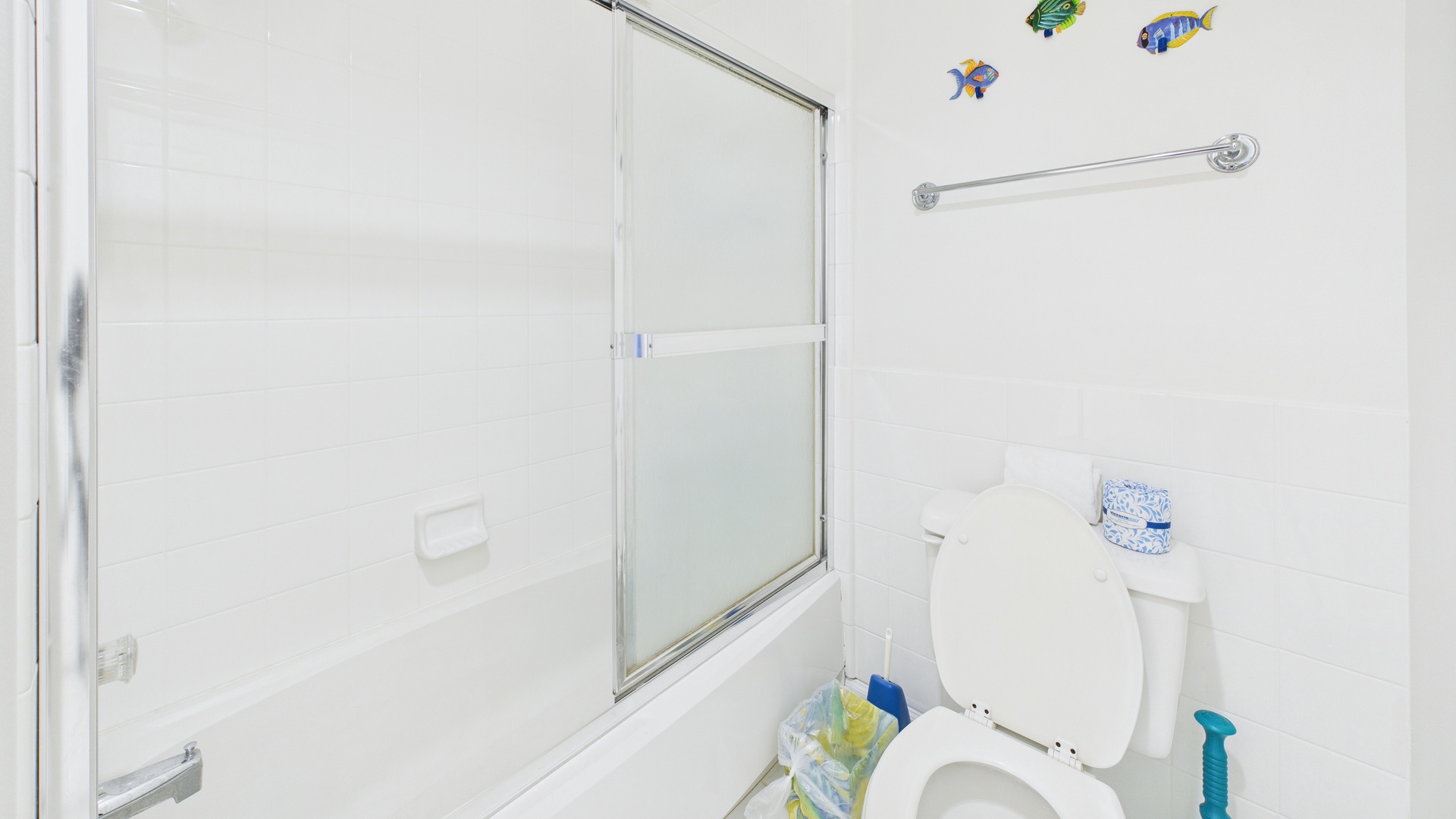 Guest bathroom with shower and tub combo