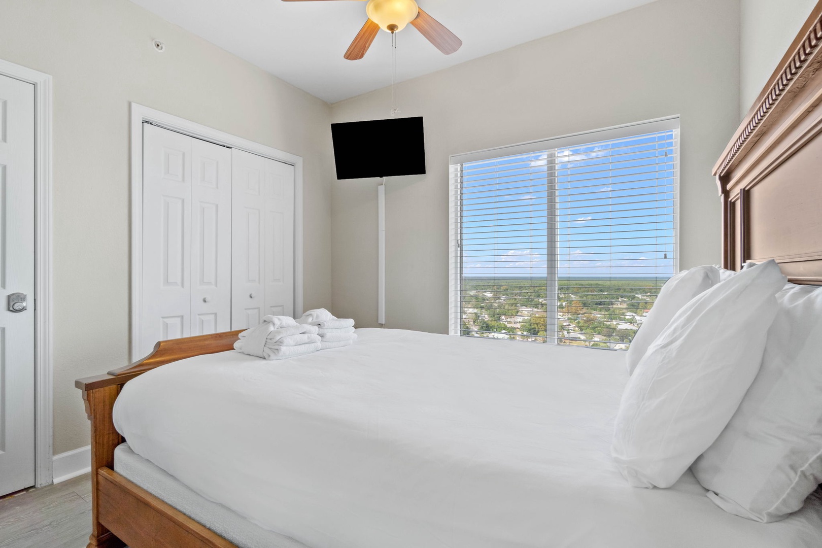 Ensuite Queen bedroom